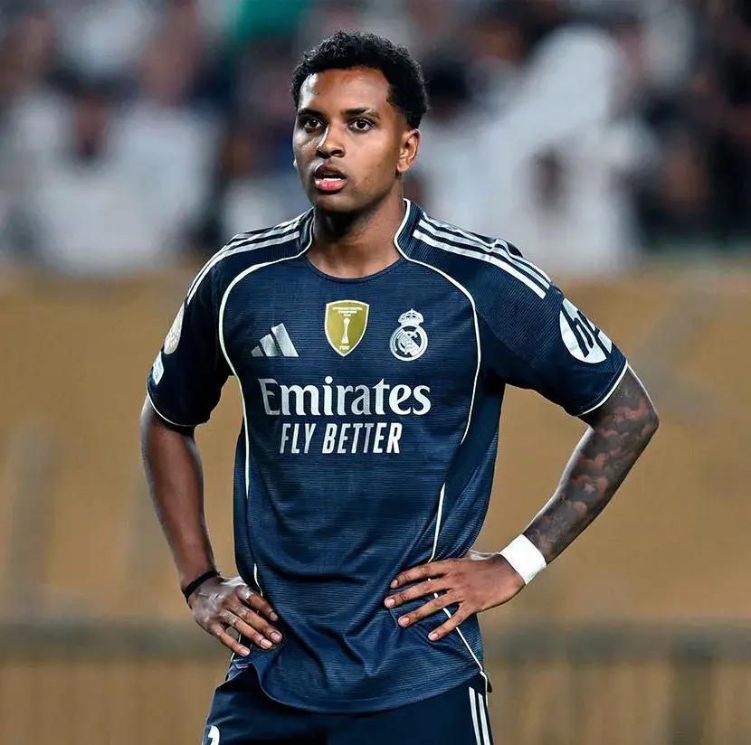 九游娱乐-包含法国杯赛前走向成谜；曼联防线松动；悬念犹存；心理建设被强调的词条