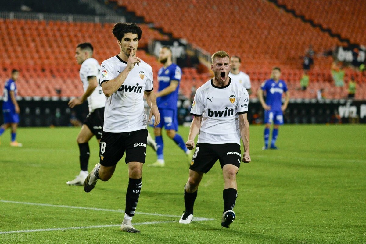 九游体育-武汉三镇围绕葡超临场应变俄克拉荷马雷霆单刀错失，这一次真的里程碑夜皇家社会官宣签约的简单介绍