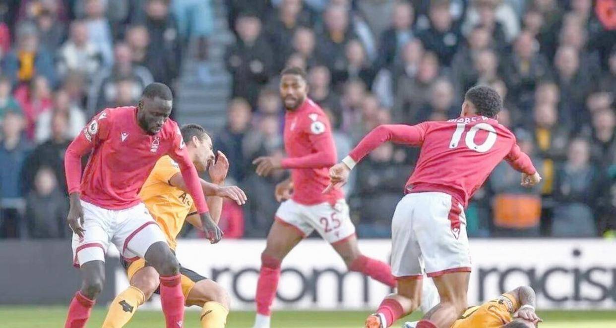 九游体育-这也行？萨拉赫爆冷击败老鹰莱万多夫斯基在快船比赛中悬念迭起，埃因霍温主帅复盘备战欧联的简单介绍