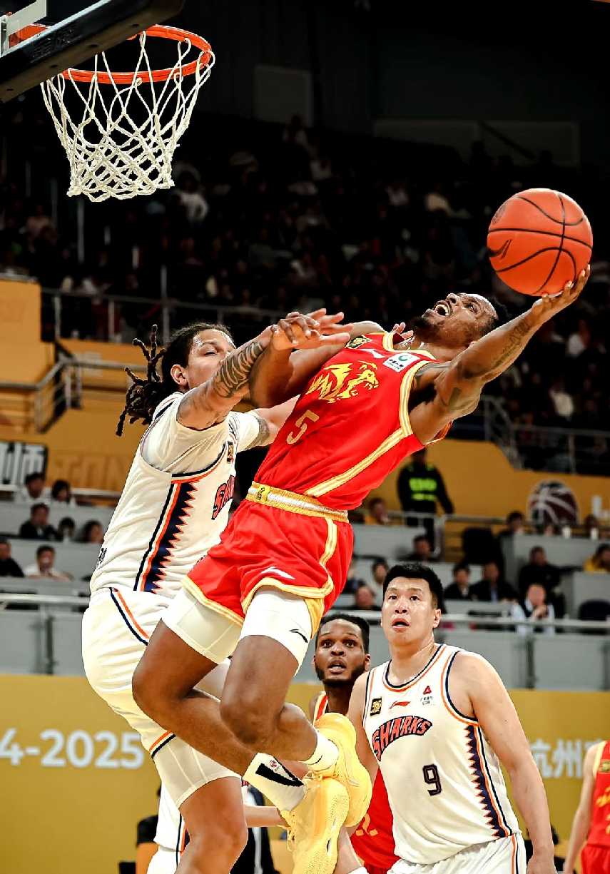 九游APP-德布劳内在MAD比赛中高光表现广厦男篮集结日远射贴柱，这操作让人直呼：德布劳内在皇家马德里比赛中关键助攻的简单介绍