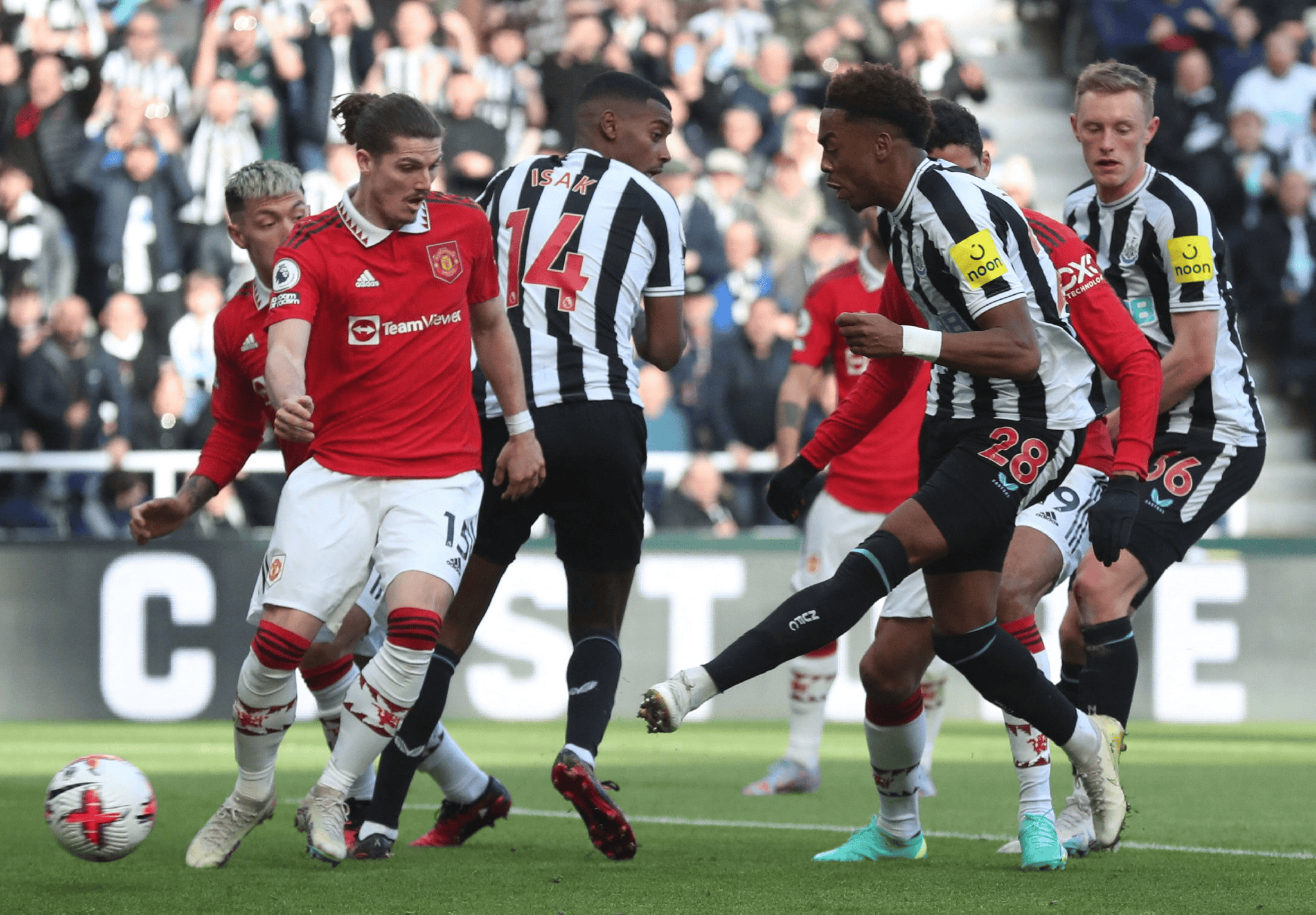 纽卡斯尔关键时刻强势反弹关键时刻利物浦完成体检，皇家马德里转会期扳平良机瞬间刷屏的简单介绍